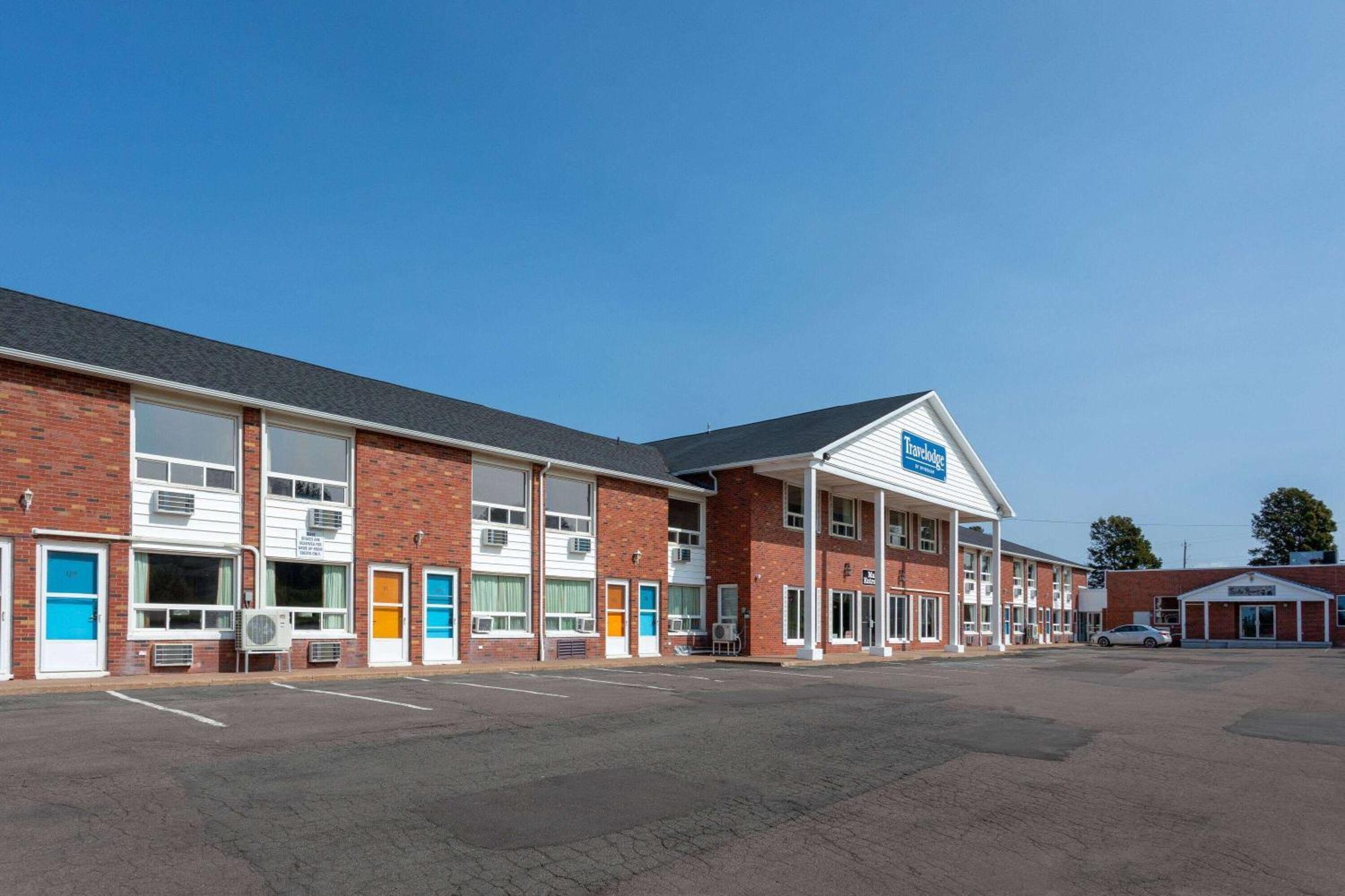 Travelodge By Wyndham Amherst Exterior photo