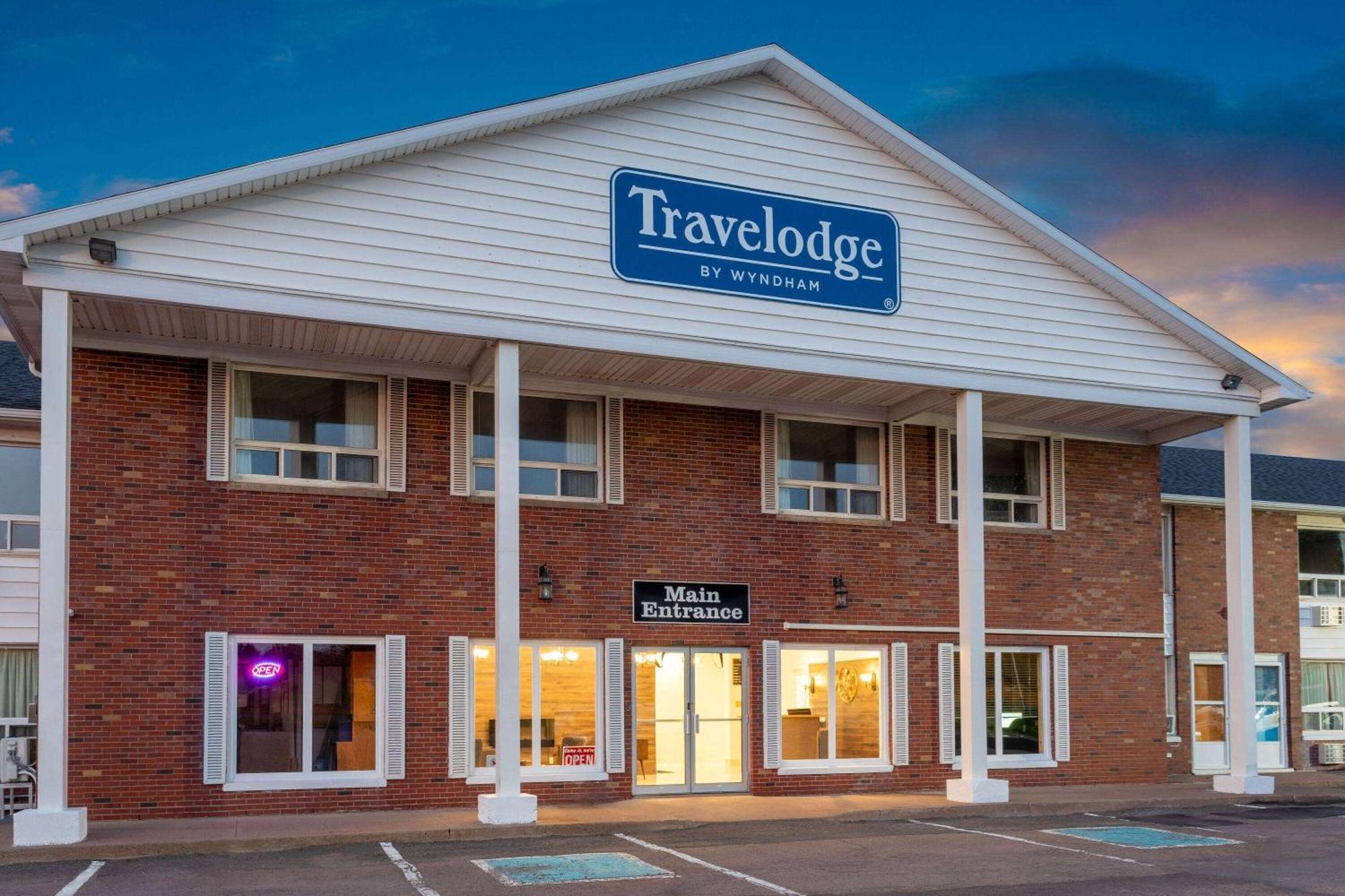 Travelodge By Wyndham Amherst Exterior photo