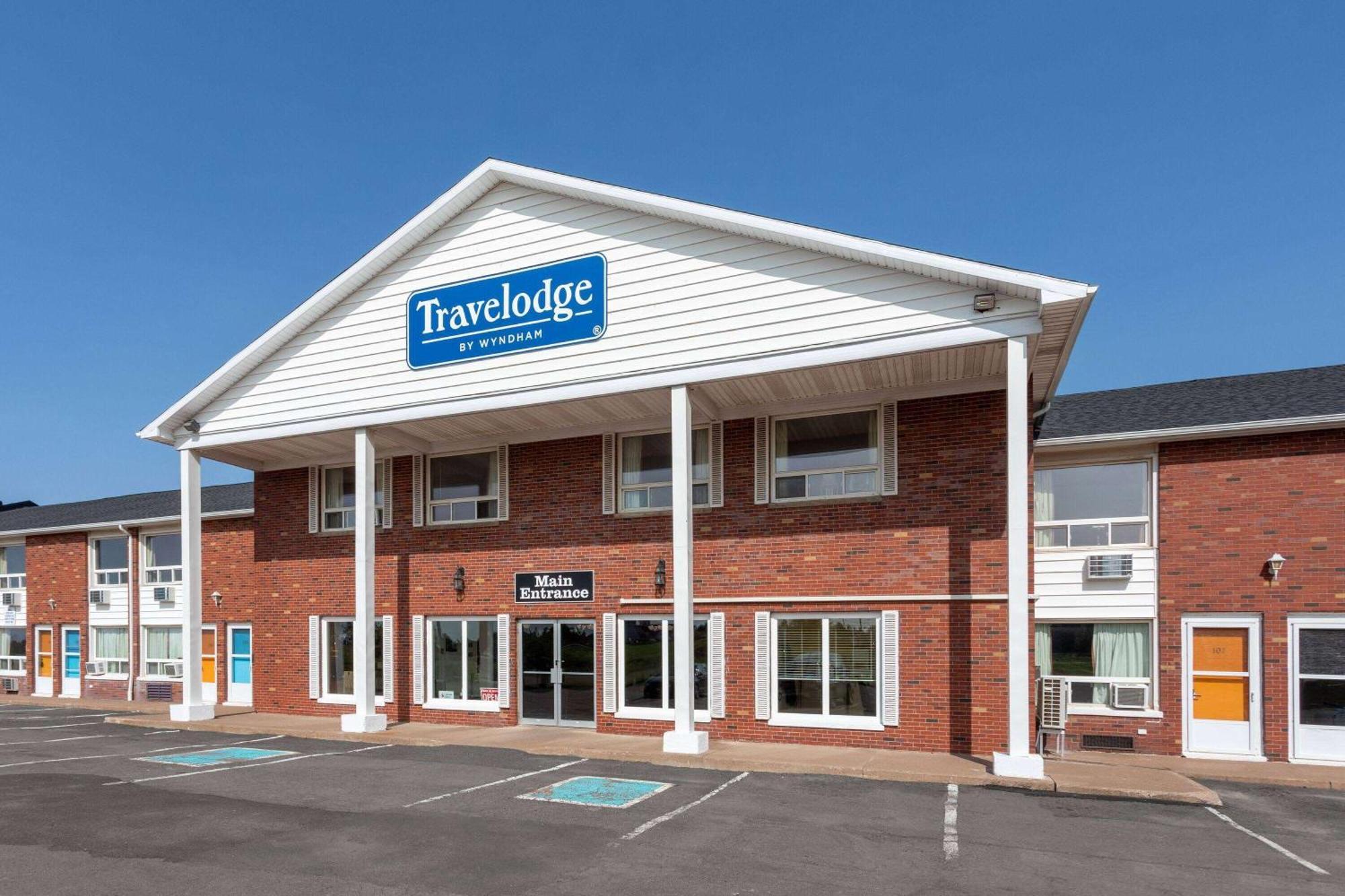 Travelodge By Wyndham Amherst Exterior photo