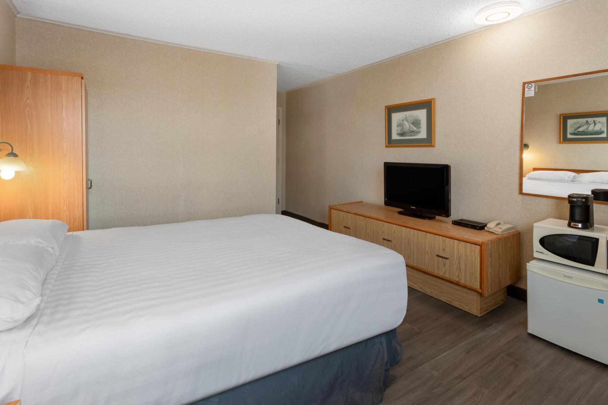 Travelodge By Wyndham Amherst Exterior photo